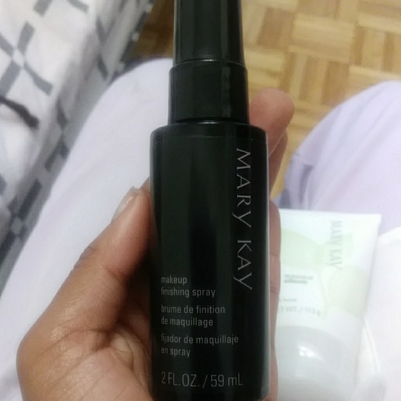 Mary kay finishing spray - Picture 4 of 4